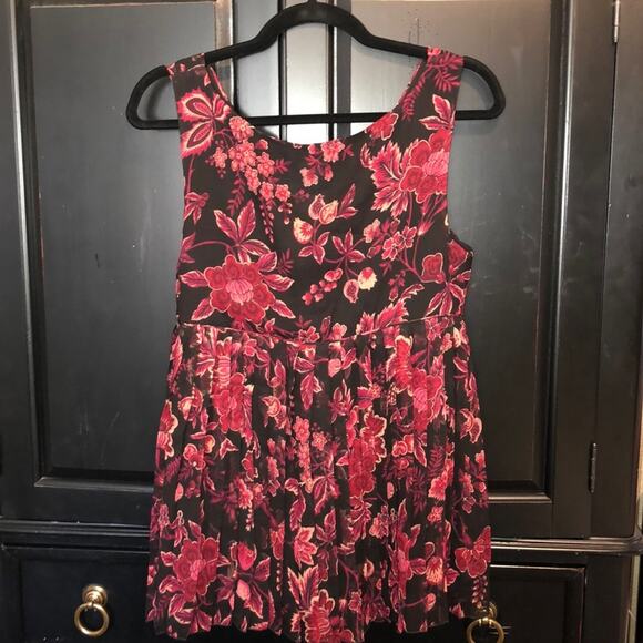 Express Boho Hippie CottageCore Goth Black Red floral Summer Top Tank Medium - Picture 4 of 8